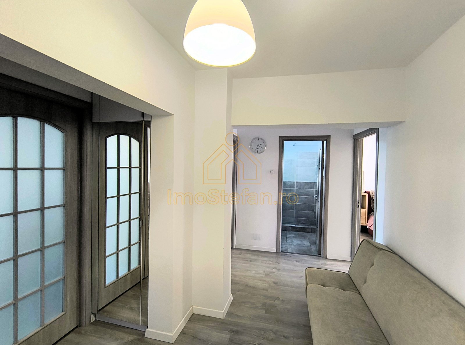 03e011595f074836b1f961761ab510ae-1