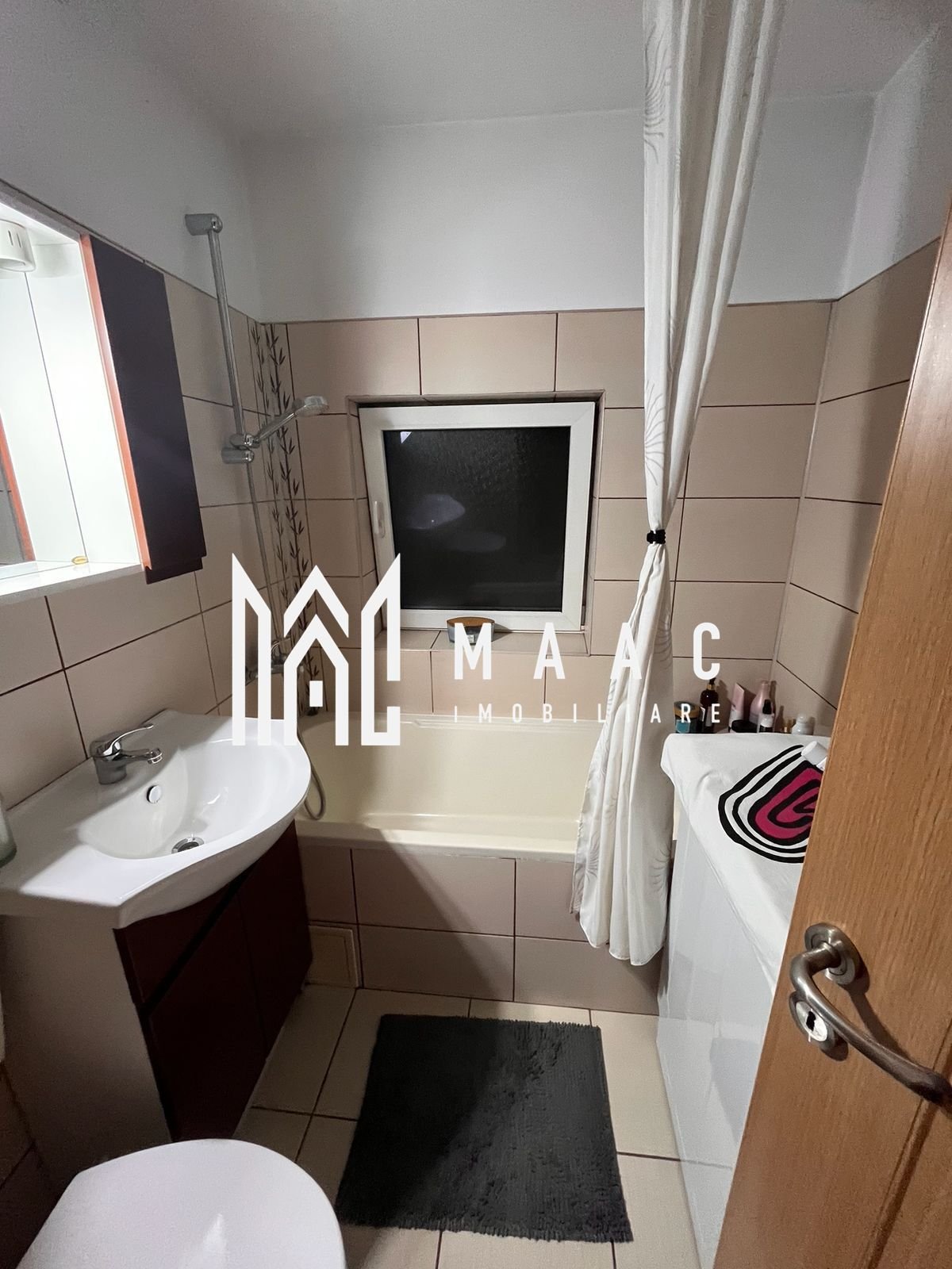 5734d06af3a741ce829253207b9c77ae-1