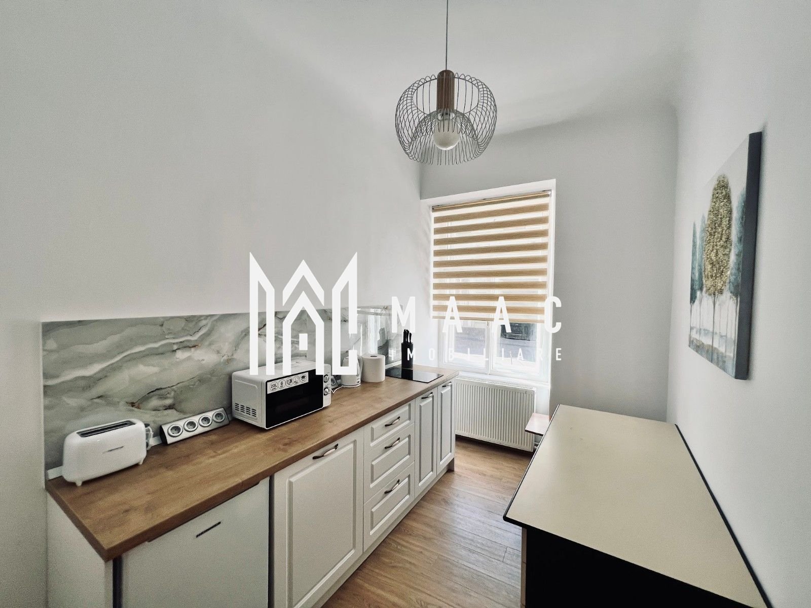 126b266d8e30448e8565b3c359805085