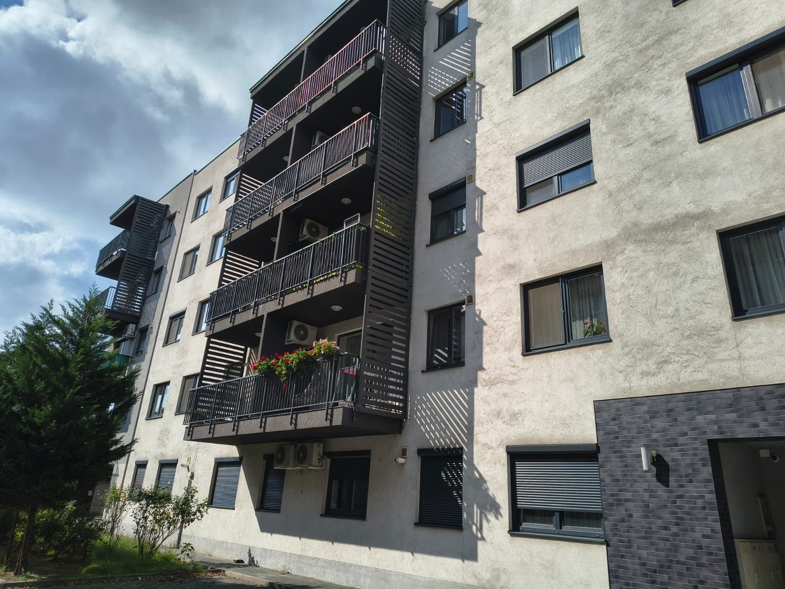 665ba59c1a2640f0b9a9592d68a607fd