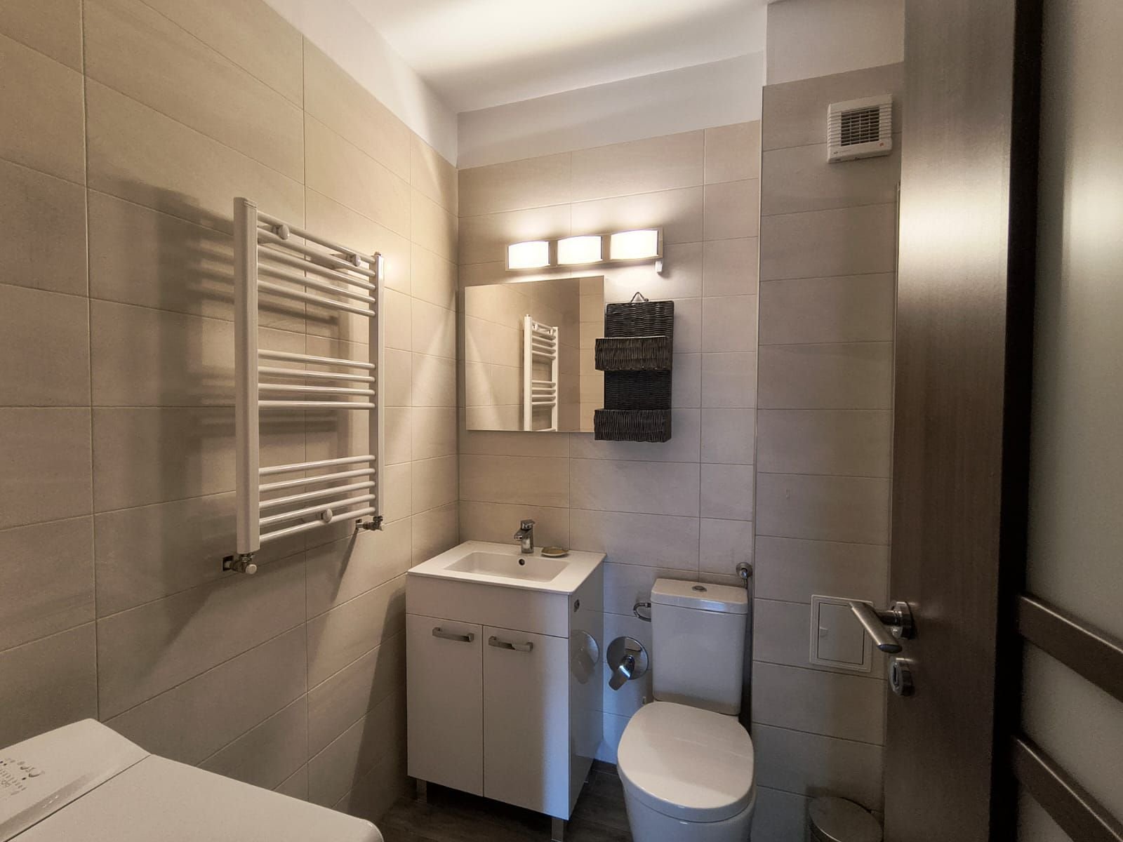 7223b9db865f4d50882e239764b93ea6