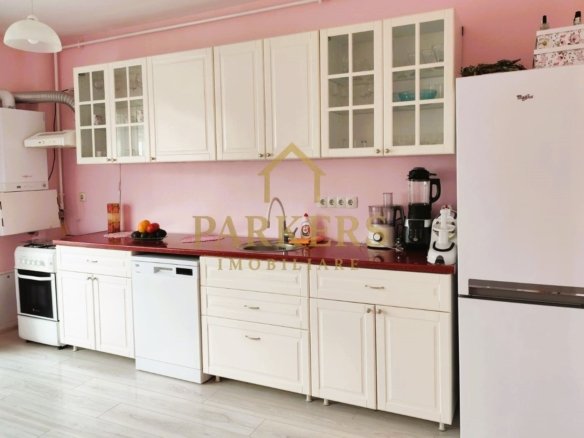 99b42b3a67624275af8709efb2343d39