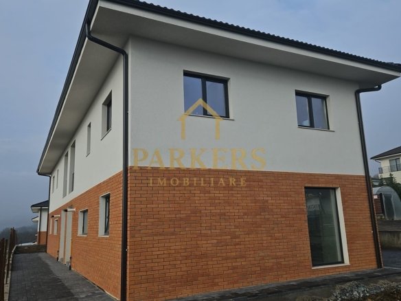 ad7b3c3ef51943a8b6d41a8f13073598