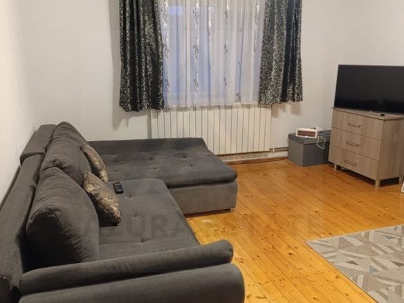Apartament la casa etaj 1 integral cu intrare separata si curte comuna
