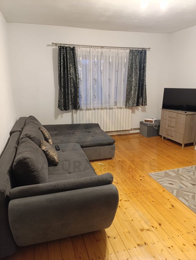 Apartament la casa etaj 1 integral cu intrare separata si curte comuna Apartament la casa etaj 1 integral cu intrare separata si curte comuna