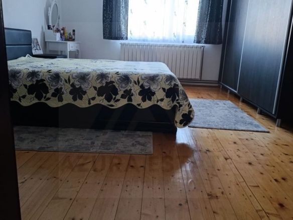 Apartament la casa etaj 1 integral cu intrare separata si curte comuna