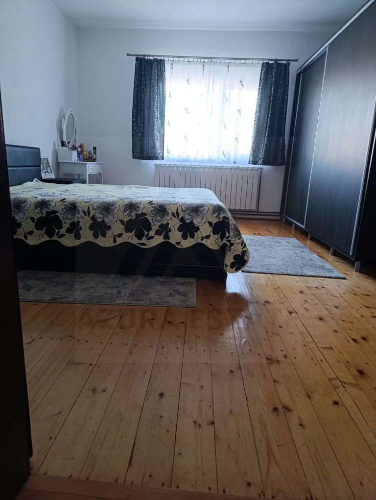 Apartament la casa etaj 1 integral cu intrare separata si curte comuna Apartament la casa etaj 1 integral cu intrare separata si curte comuna