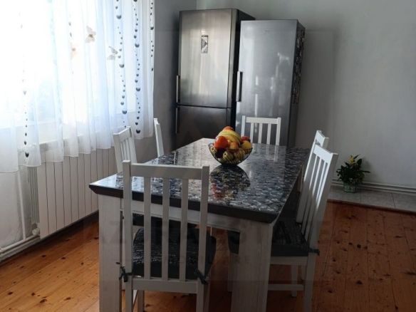 Apartament la casa etaj 1 integral cu intrare separata si curte comuna