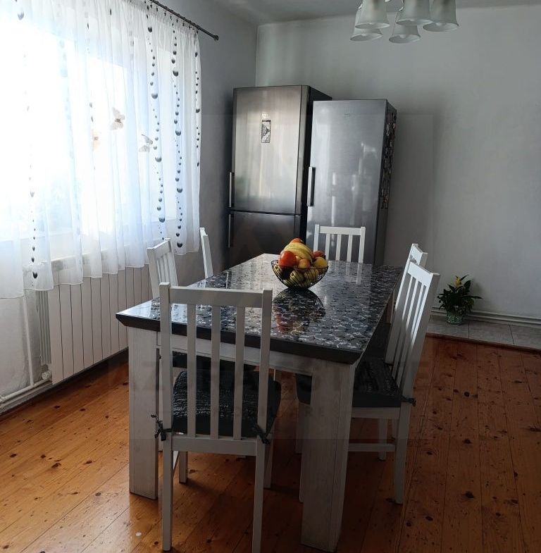 Apartament la casa etaj 1 integral cu intrare separata si curte comuna