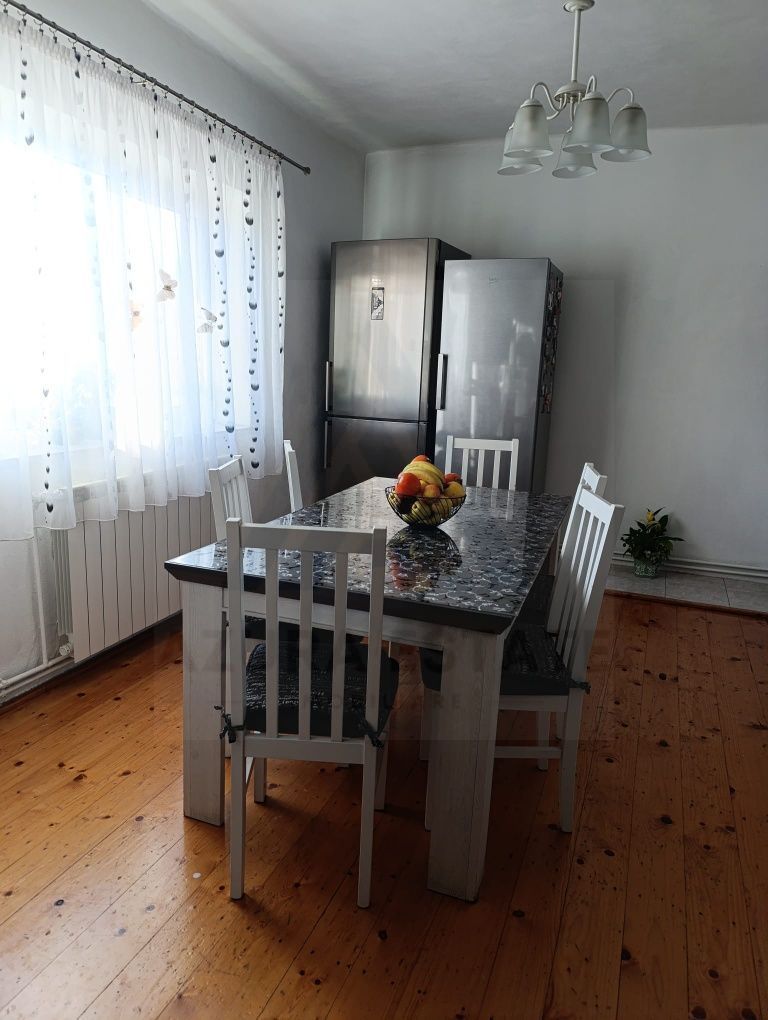 Apartament la casa etaj 1 integral cu intrare separata si curte comuna Apartament la casa etaj 1 integral cu intrare separata si curte comuna