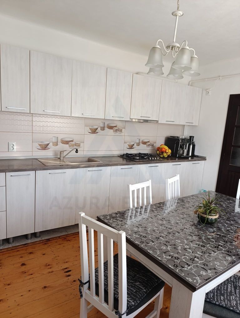 Apartament la casa etaj 1 integral cu intrare separata si curte comuna Apartament la casa etaj 1 integral cu intrare separata si curte comuna