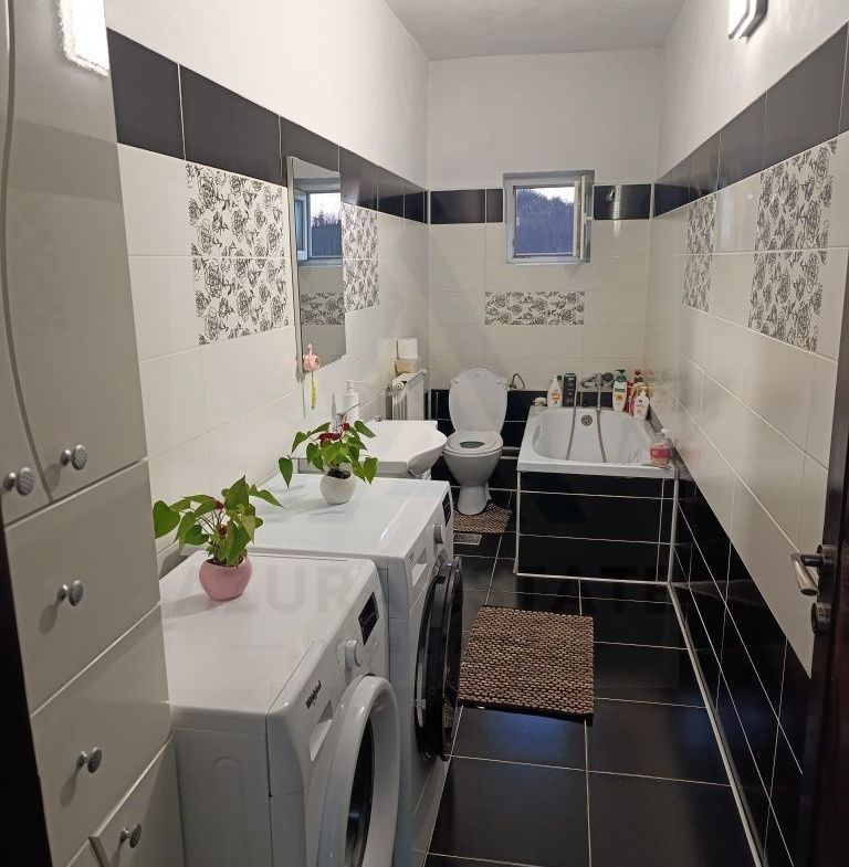 Apartament la casa etaj 1 integral cu intrare separata si curte comuna