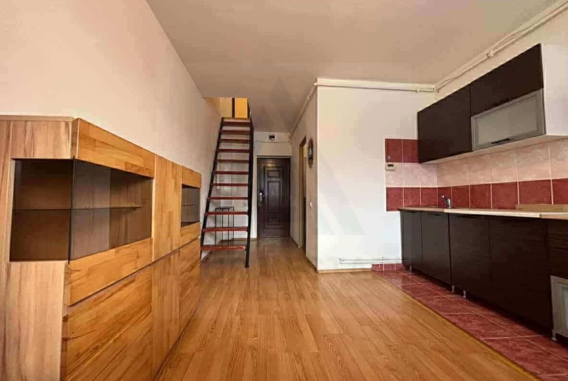 Garsonieră compartimentată pe 2 niveluri in zona Terezian