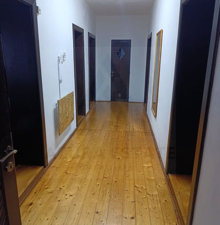Apartament la casa etaj 1 integral cu intrare separata si curte comuna
