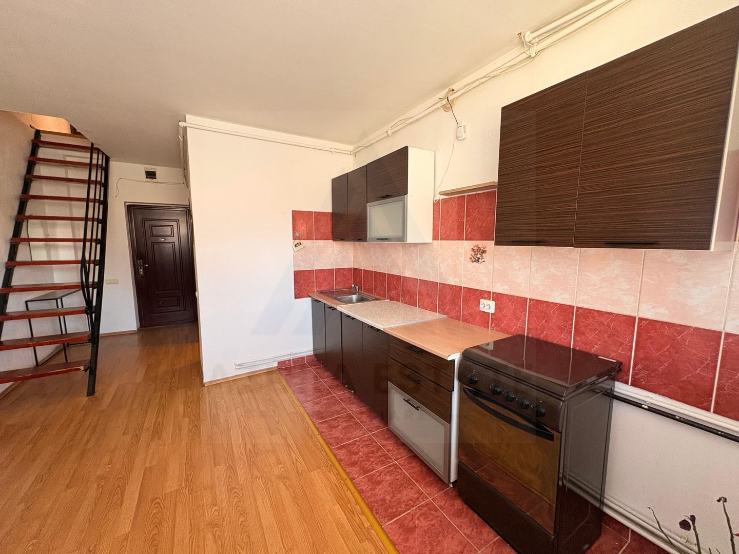 Garsonieră compartimentată pe 2 niveluri in zona Terezian Garsonieră compartimentată pe 2 niveluri in zona Terezian