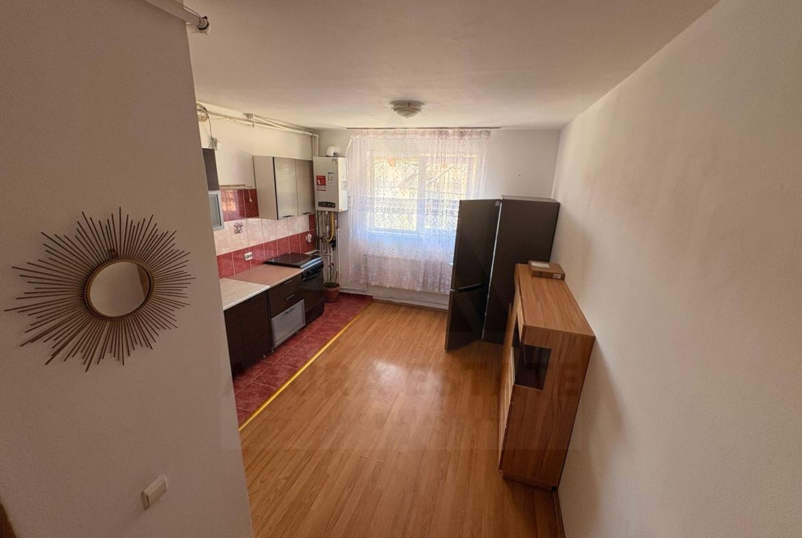 Garsonieră compartimentată pe 2 niveluri in zona Terezian