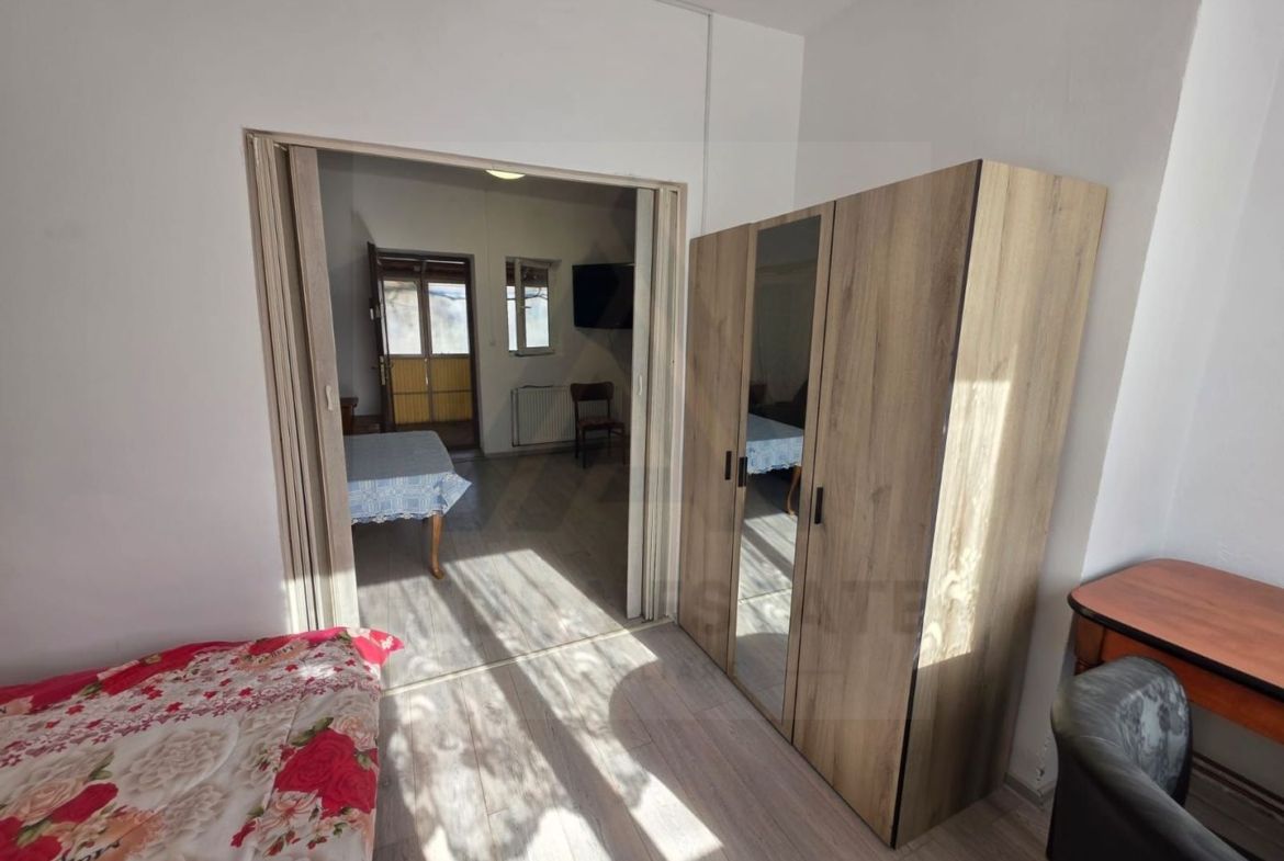 Studio la curte utilat complet cu terasa  zona Lazaret - foto 2