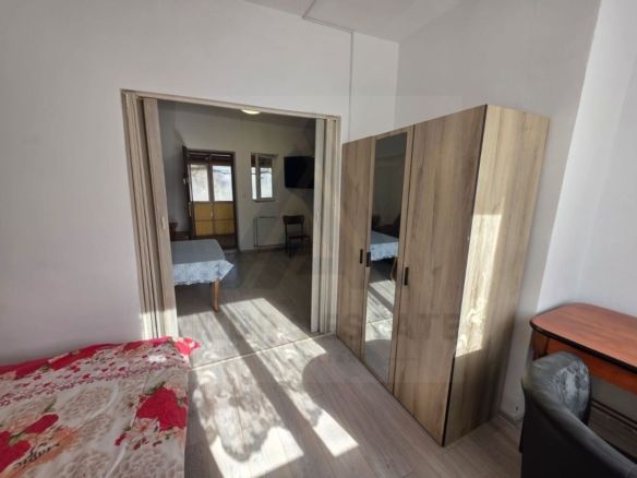 Studio la curte utilat complet cu terasa  zona Lazaret