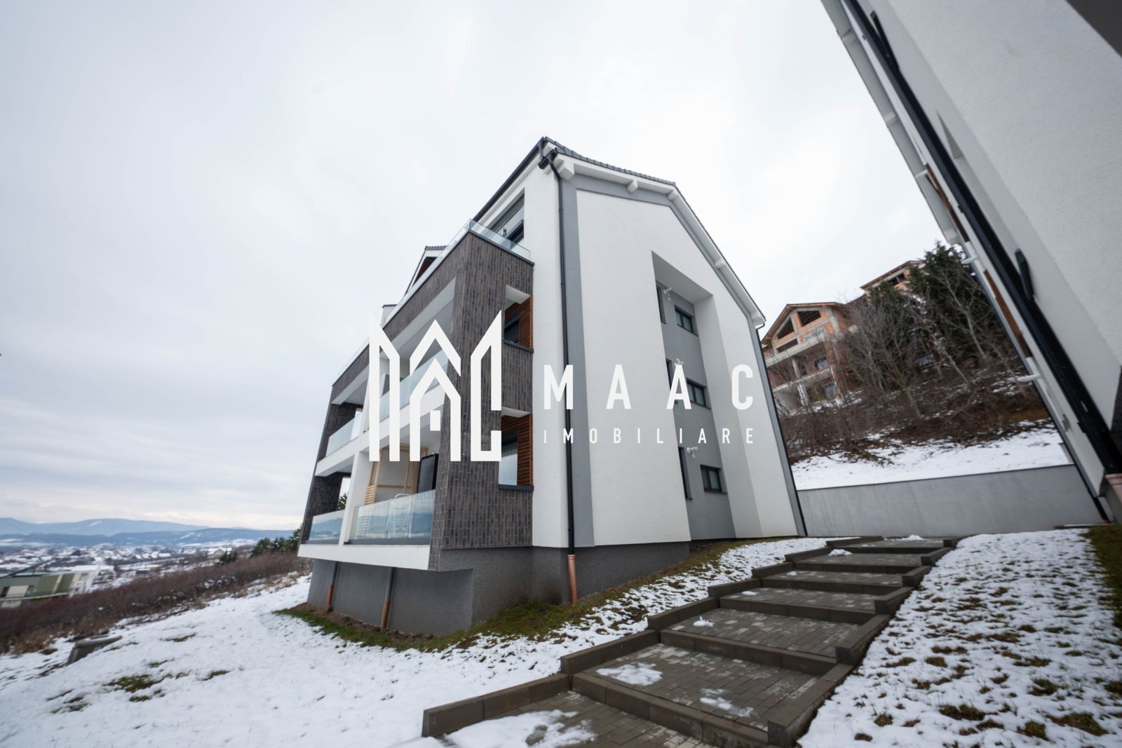 b3661bf5c0344bc3ae033dd45d5e4a99