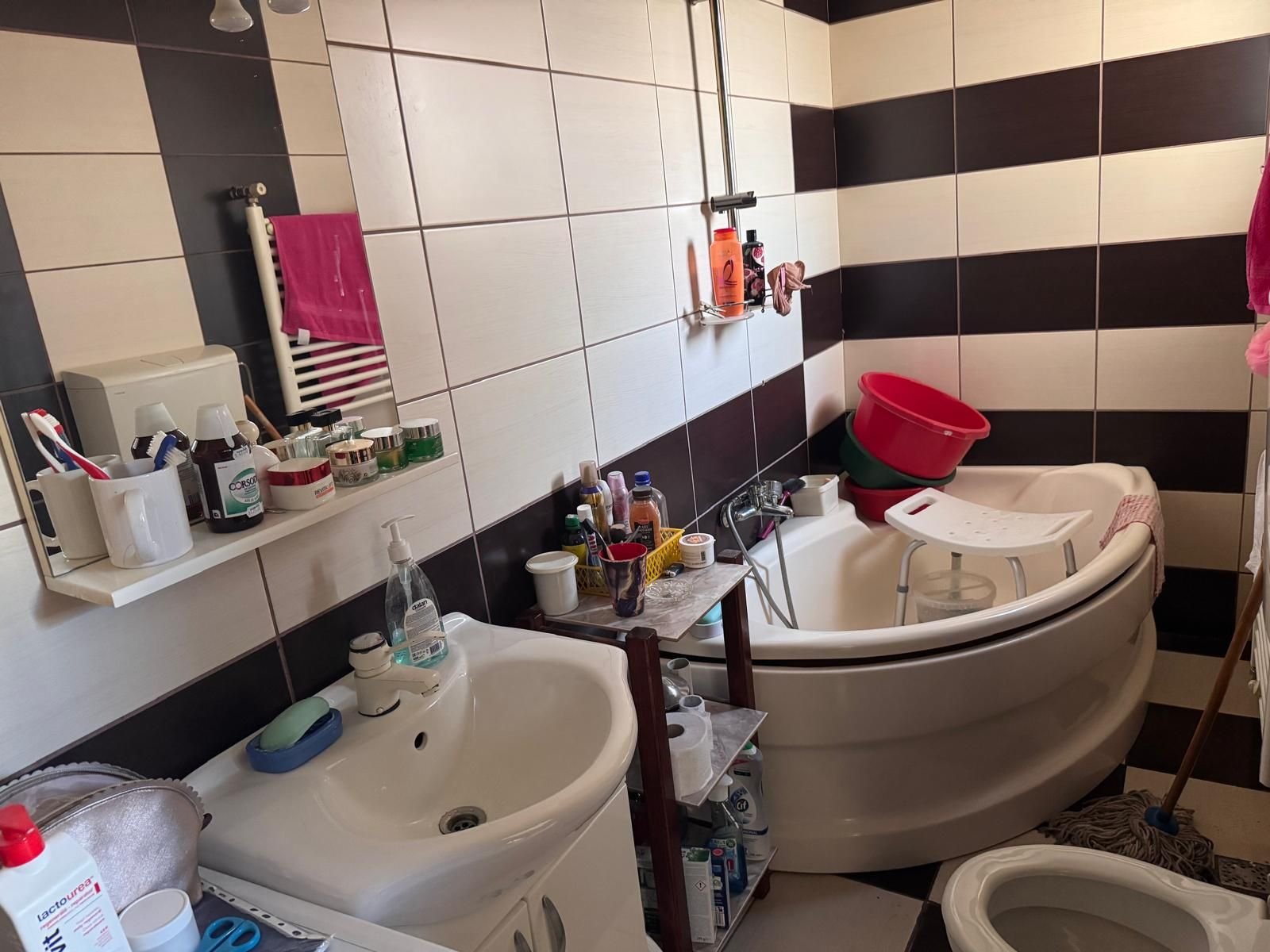 e5fa57c24982462e9937cb83adafbaa7