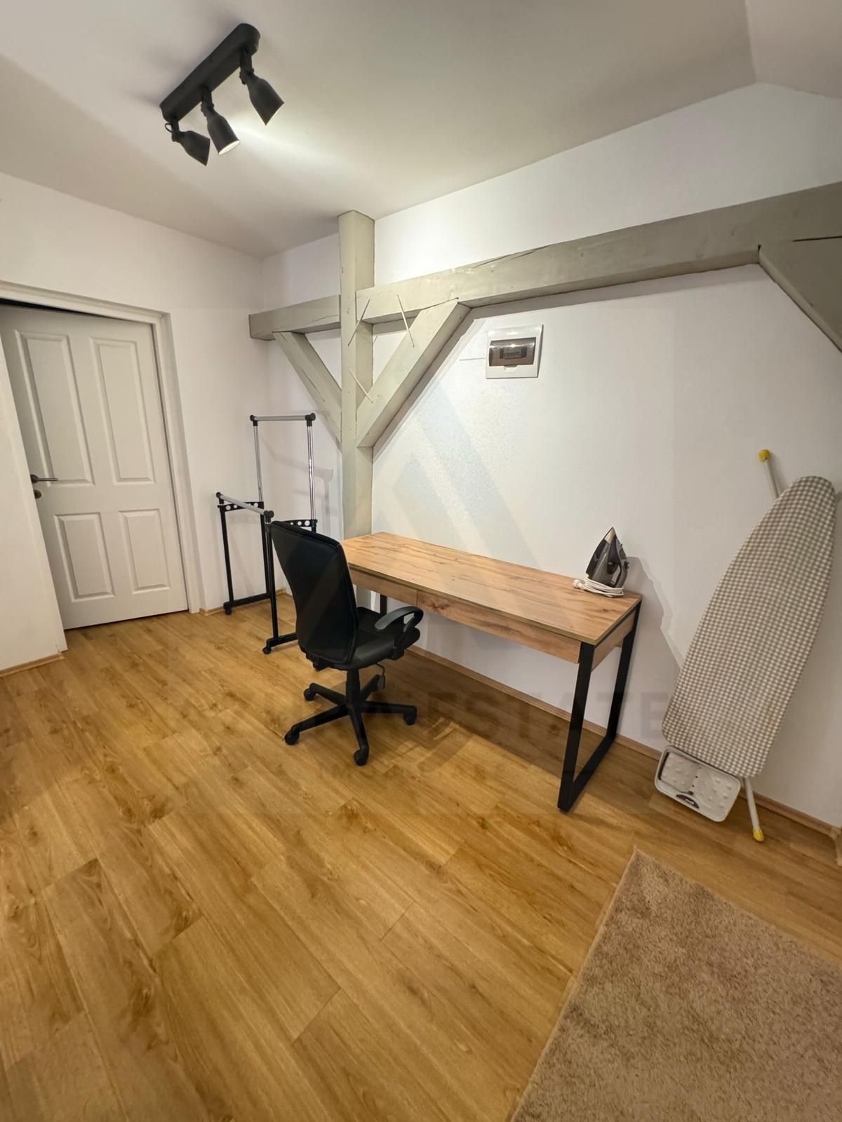 eacec0ecb41743279e631599b9034ab1