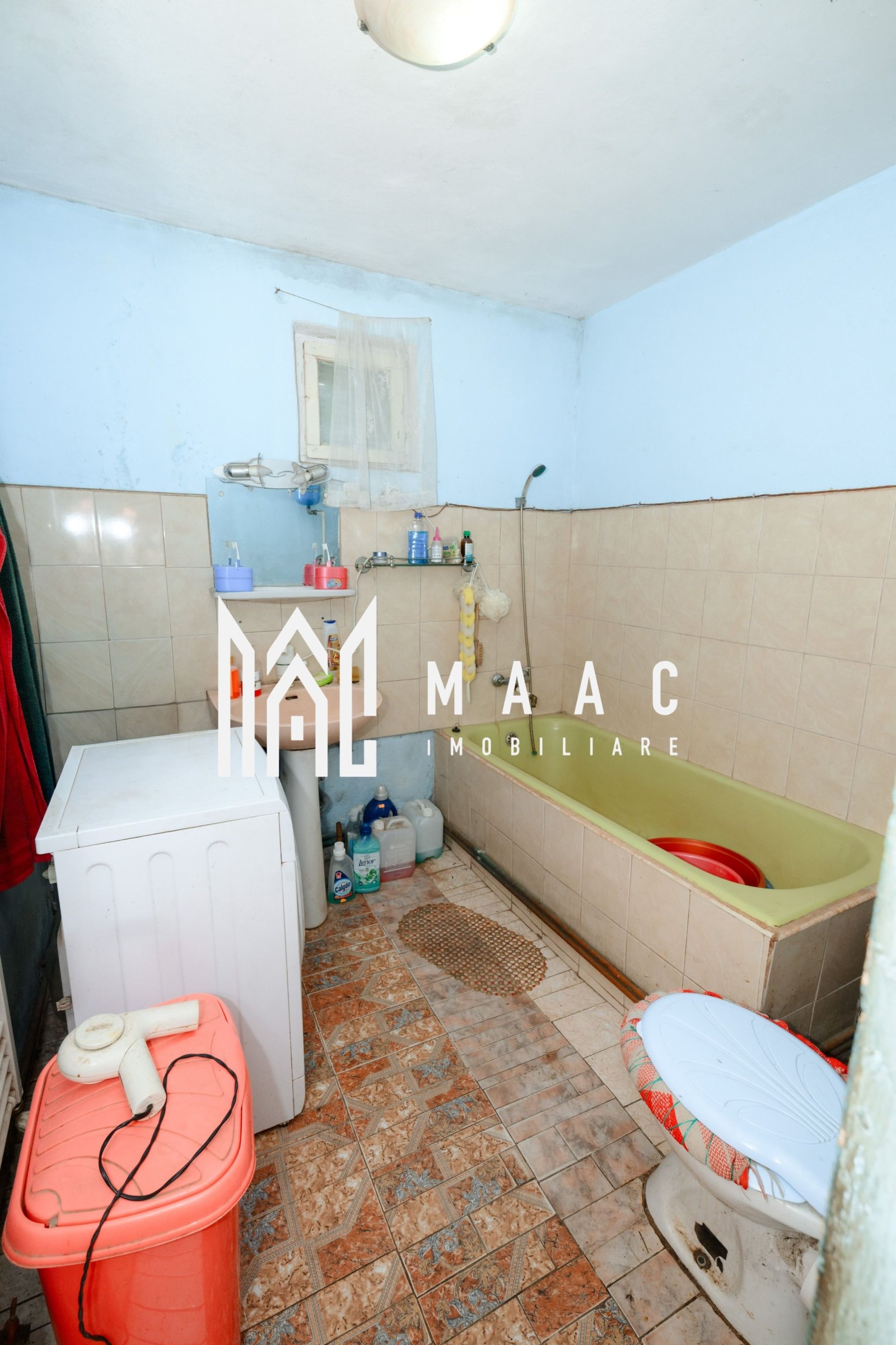 ef934debc0b24f4f9951ba81f613588b