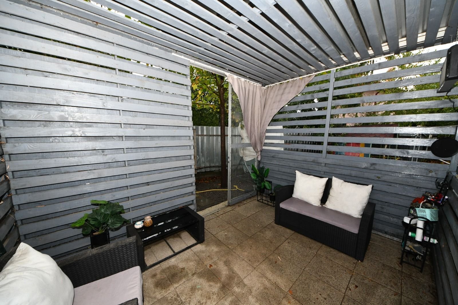 0af09bb5e0a94119bb8a7ae11fb3712d-1