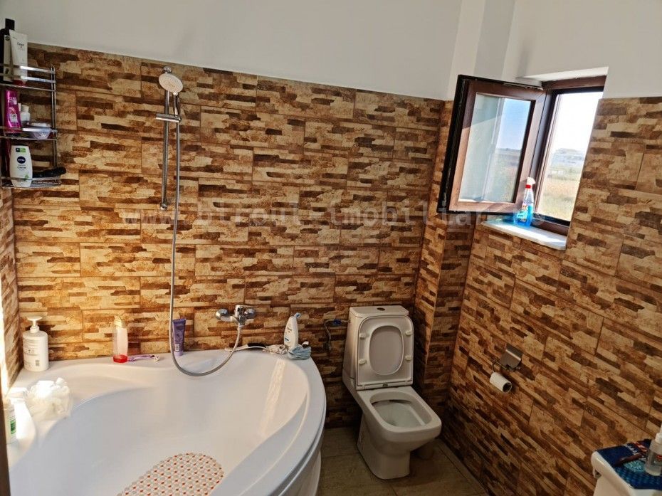 Vânzare Vilă P+1+Pod în Zonă Liniștită din Cumpana