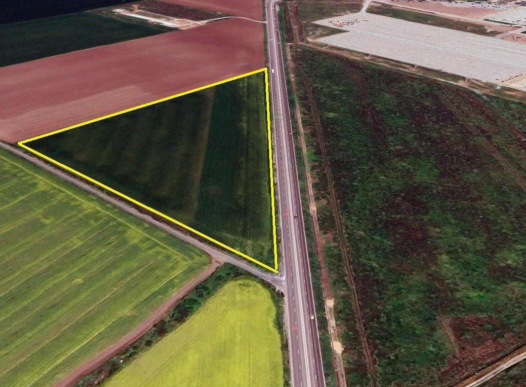 Teren Intravilan 4,5 ha – Poziție Strategică vis-à-vis de Aeroportul MK