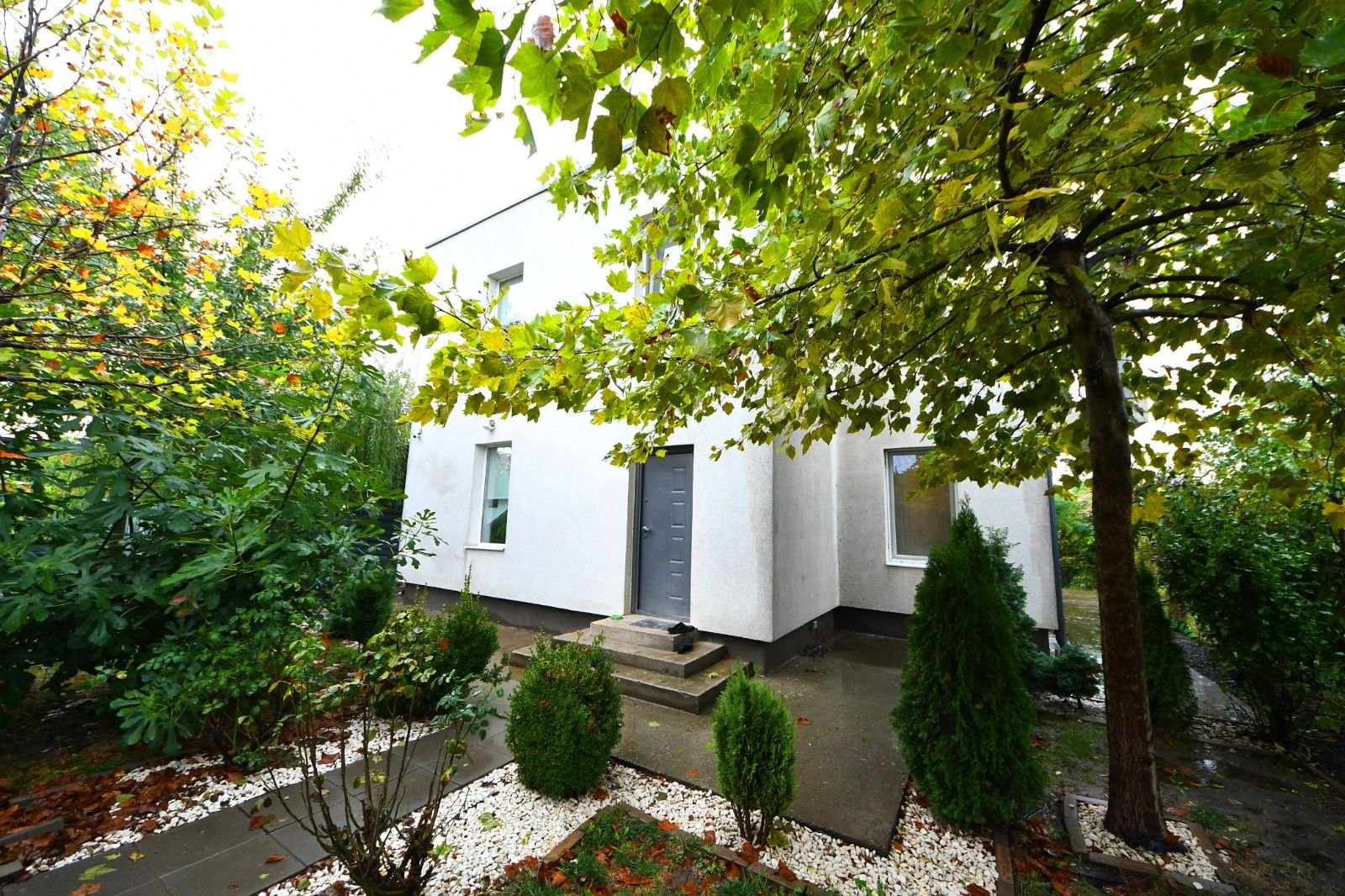 23f5dfe880244fcd83fe47eb700d5f79-1