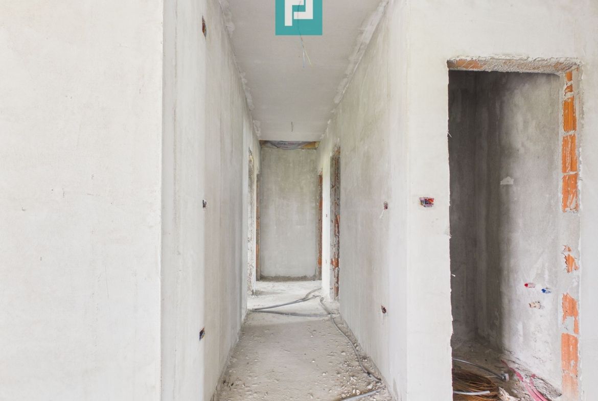Casa nouă la roșu în Zimandcuz