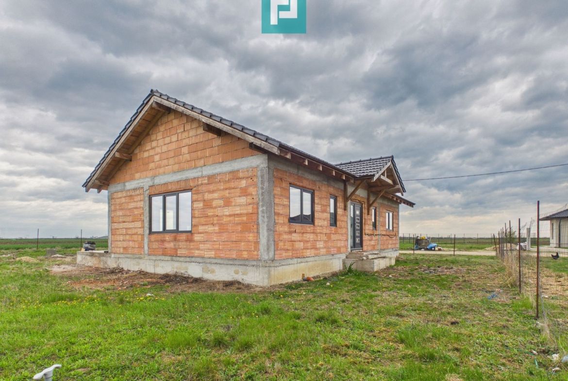 Casa nouă la roșu în Zimandcuz
