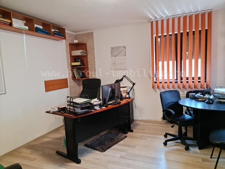 Vânzare Casă Complet Renovată – 3 Intrări Separate din Curte – Tomis II, Constan