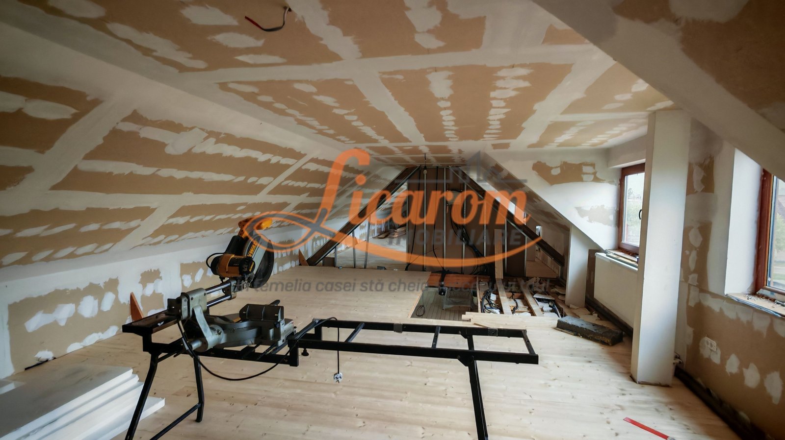 4022f845bdd34f068354f783f48e572b-1