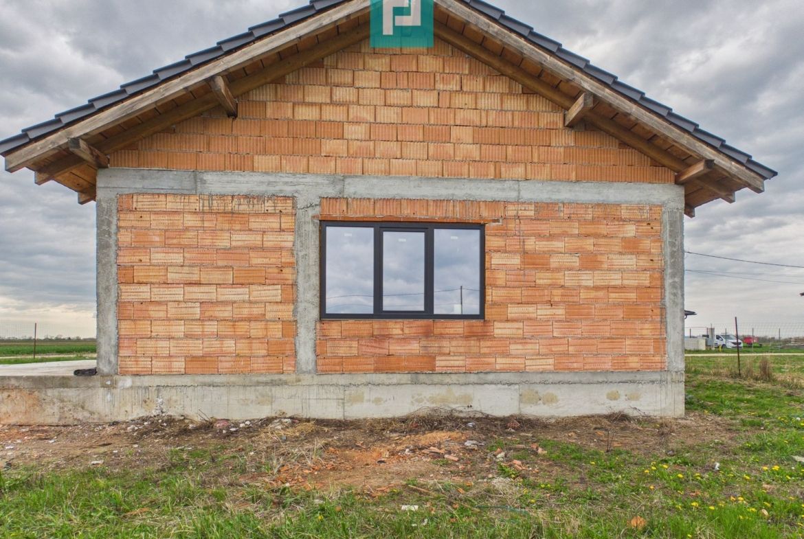 Casa nouă la roșu în Zimandcuz