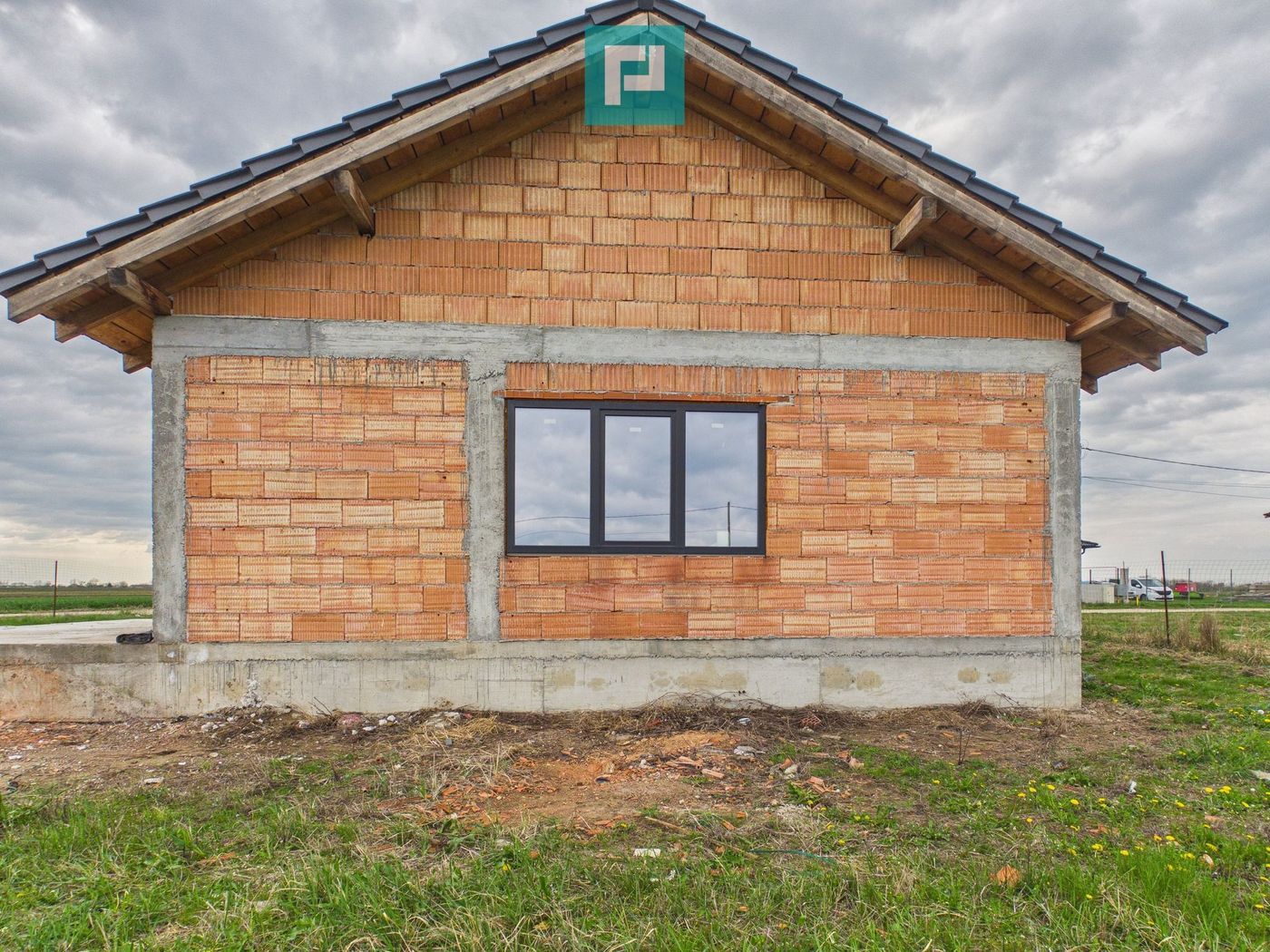 Casa nouă la roșu în Zimandcuz