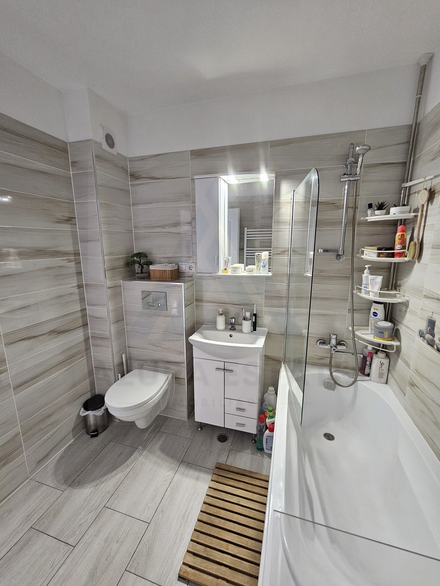 44efefc20e554c528455324bd3d23a7b