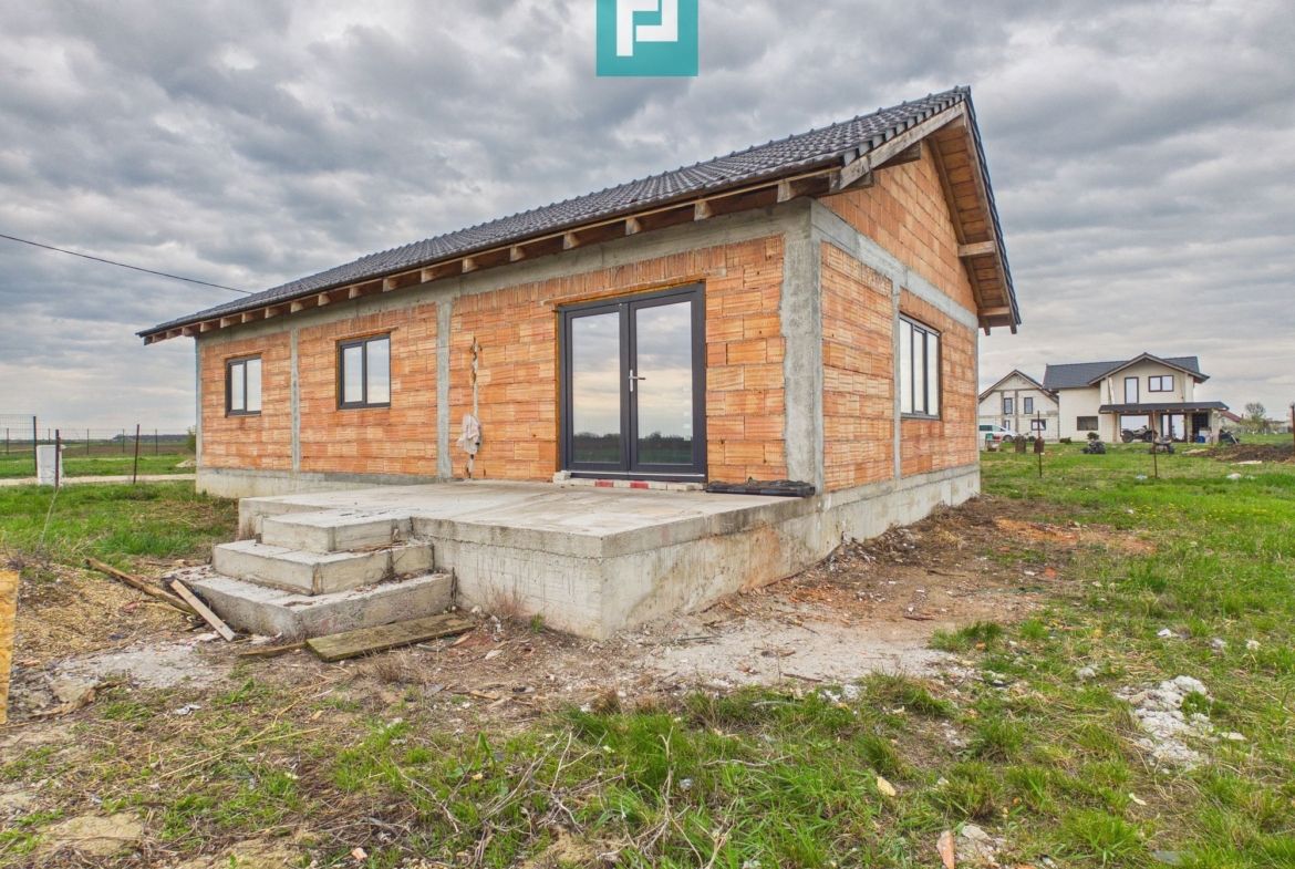 Casa nouă la roșu în Zimandcuz