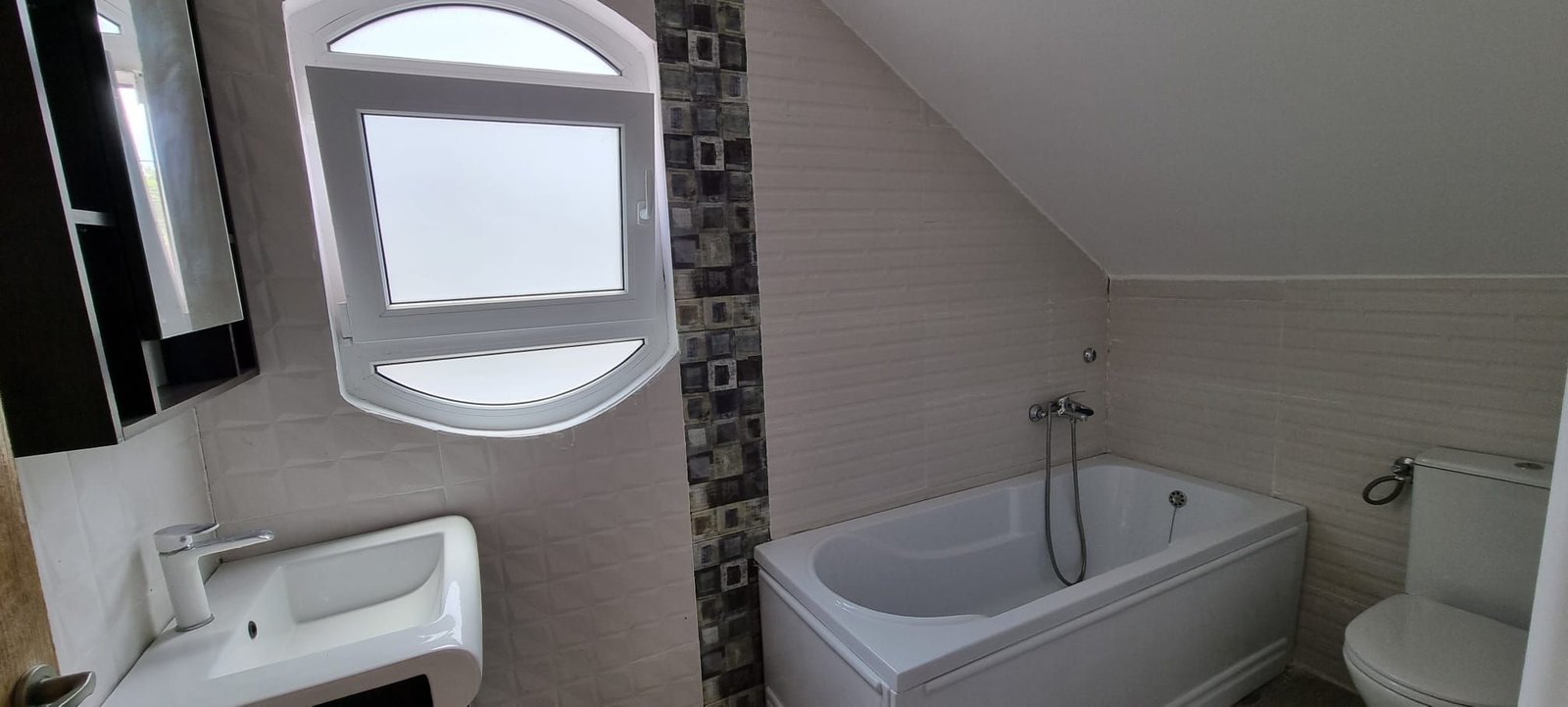 586283a89d5243d2977fa6418855e63b