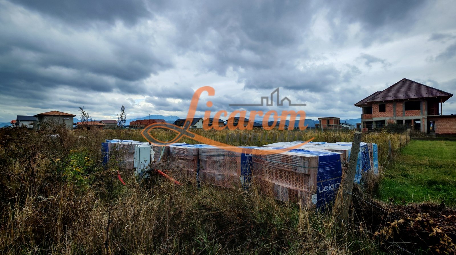 5980b938baff449890fd45139bf0e004-1