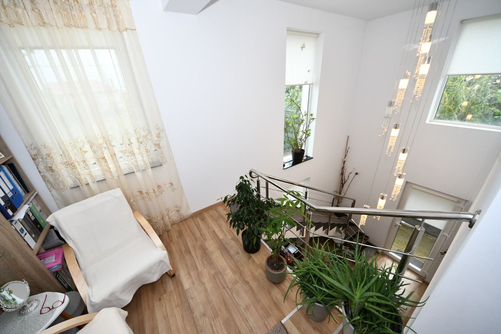 65fc9a7381e1483c93f7f495ba3cc744-1