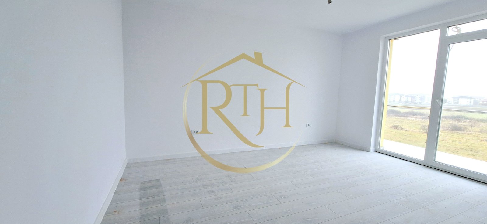 6e4c612ee0c94f988577c29541b47d28