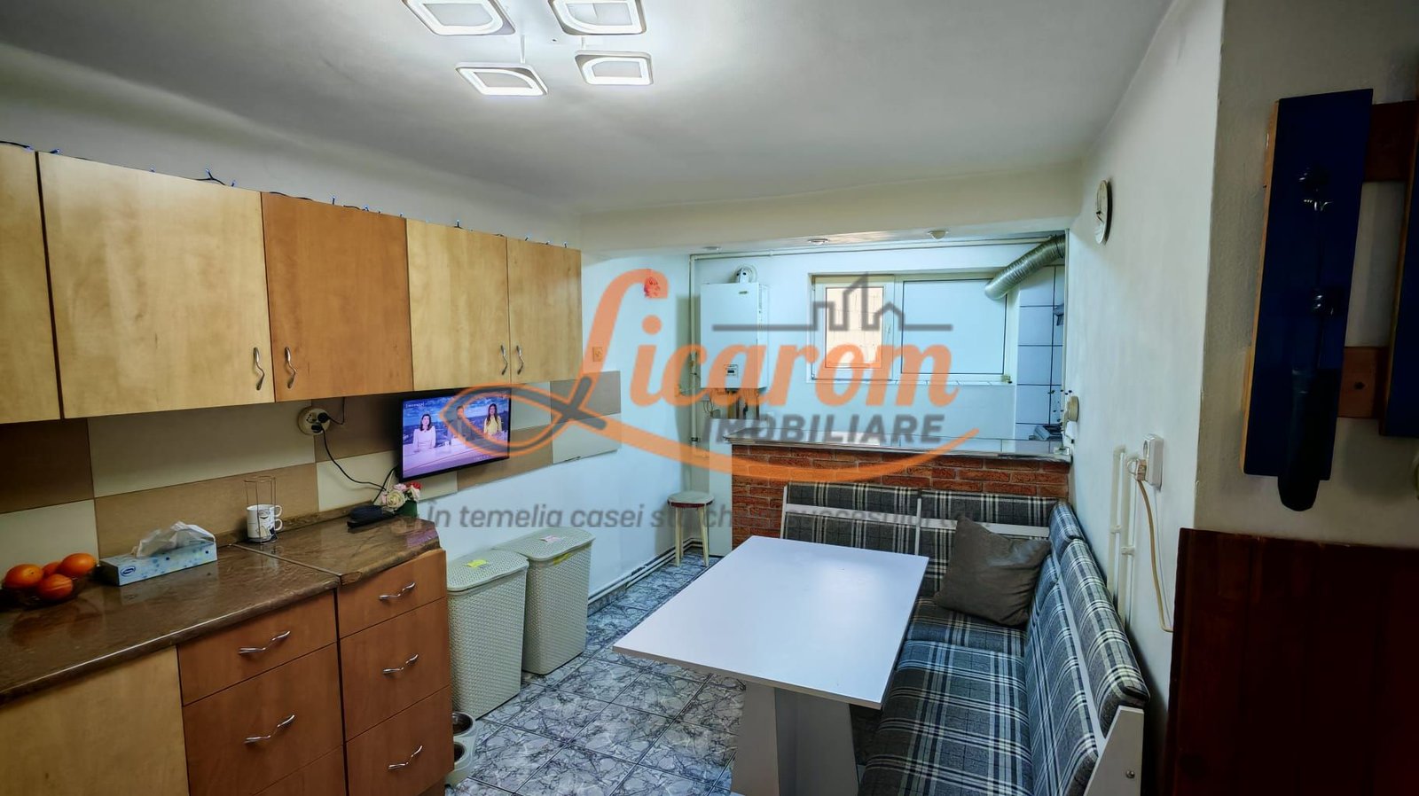 70caed69ed084aa0a22bc4269e9348a6-1