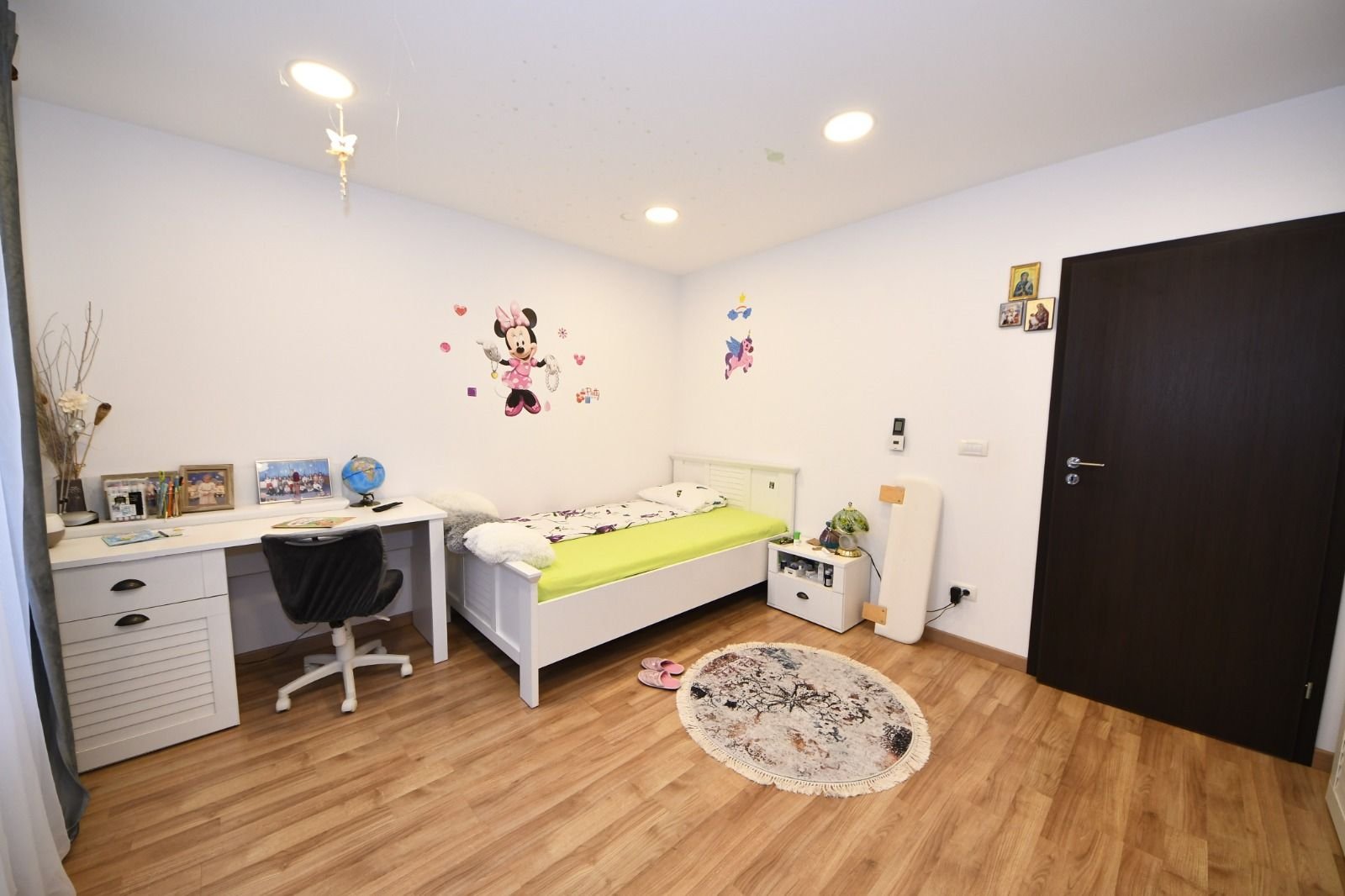 7350b96bd7614030889e84cf79446deb-1