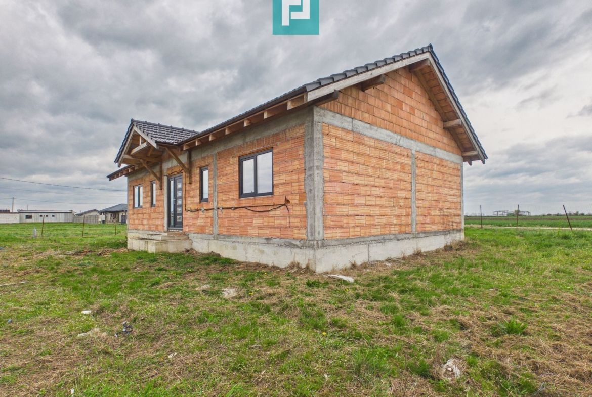 Casa nouă la roșu în Zimandcuz