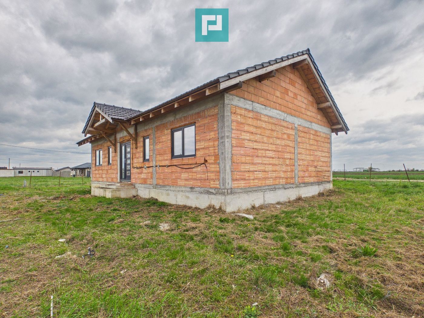 Casa nouă la roșu în Zimandcuz
