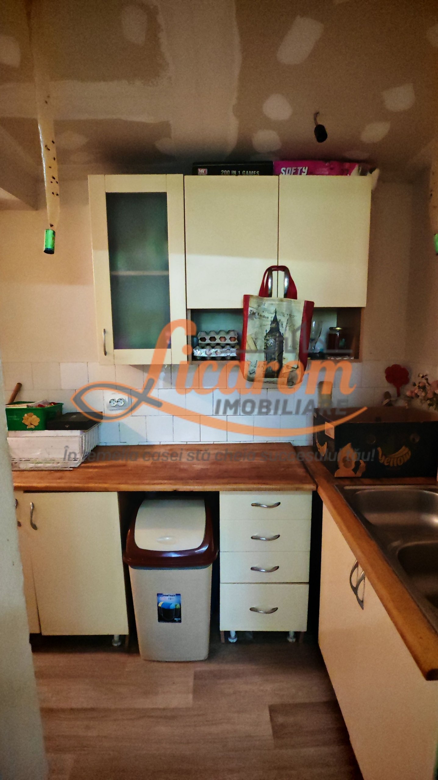 835c7ef17f9a467fbd163a20aa907d97-1