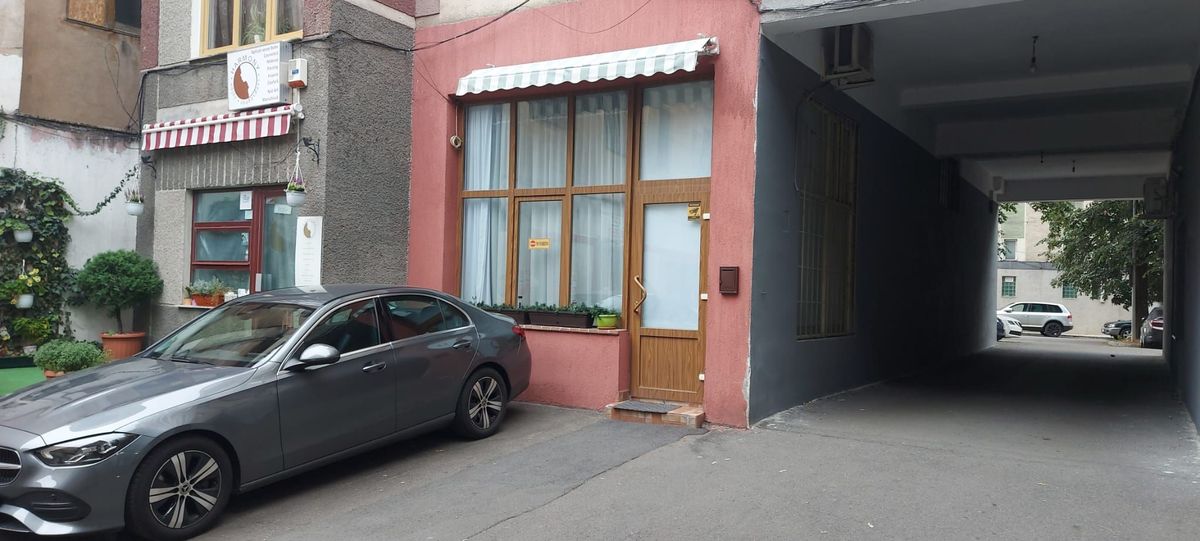 Spatiu comercial, ultracentral, Republicii, Oradea. 600 E/lună. Com 0