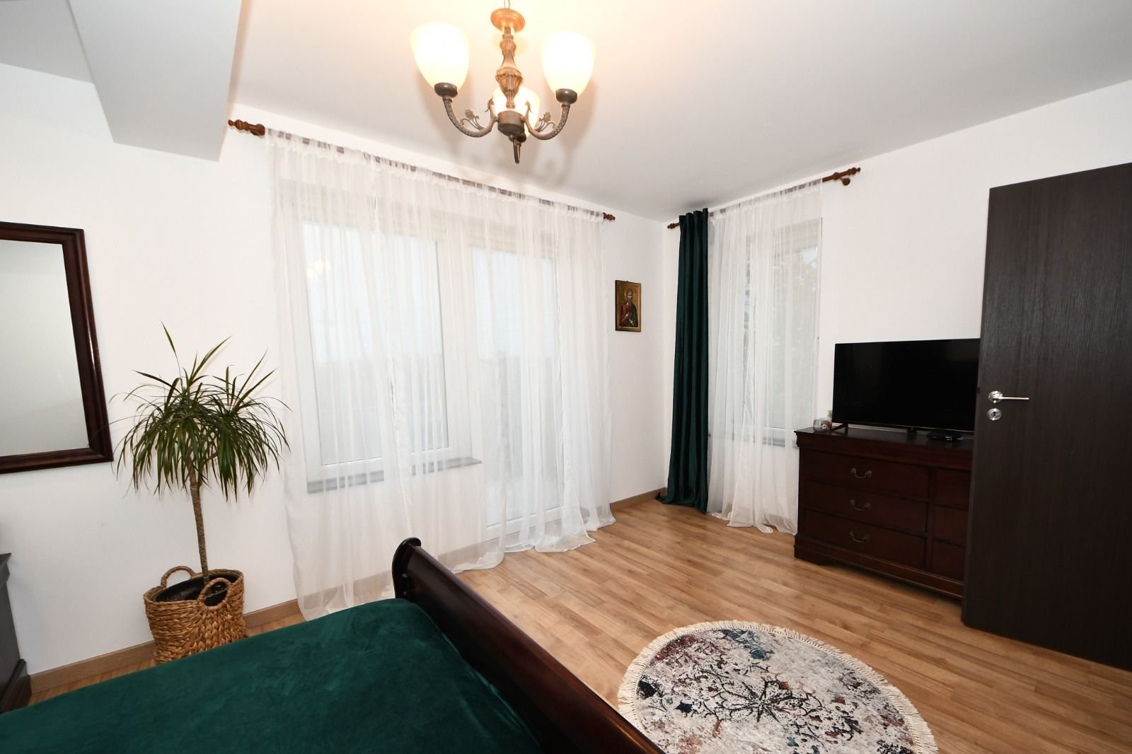 8e8fa037ba2b46db8f20b565b02f808c-1