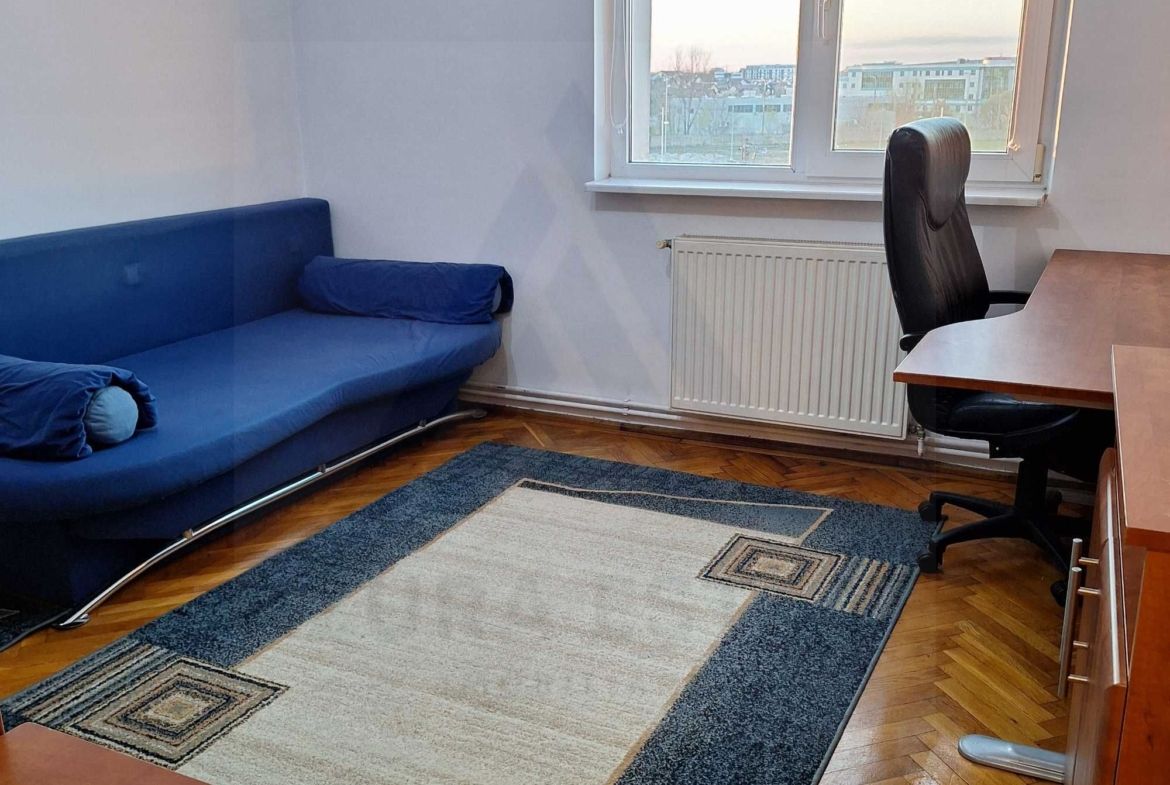 Apartament 84 mp utili  4 camere 3 dormitoare 2 balcoane  zona Strand I